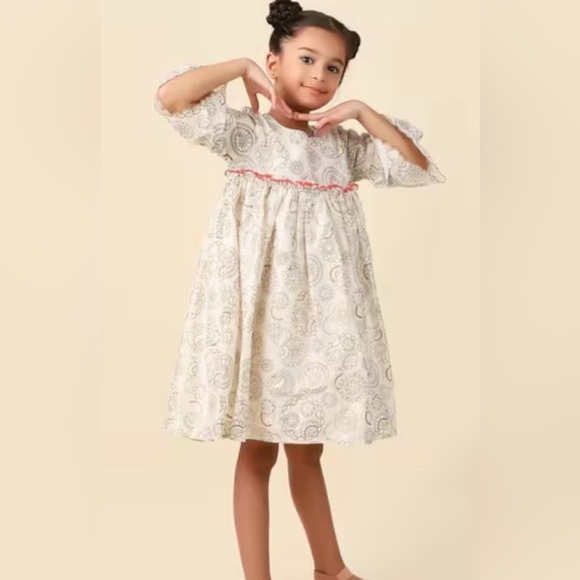 Fabindia Girls Floral Print Fit & Flare Dress
4-6 years 80%cotton 20%SILK - Picture 1 of 15